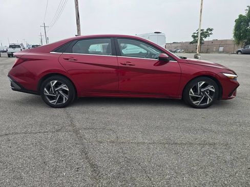 Used 2025 Hyundai Elantra SEL FWD image 2