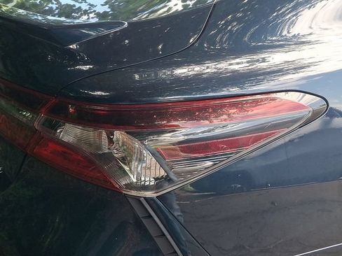 Used 2021 Toyota Camry SE FWD image 7