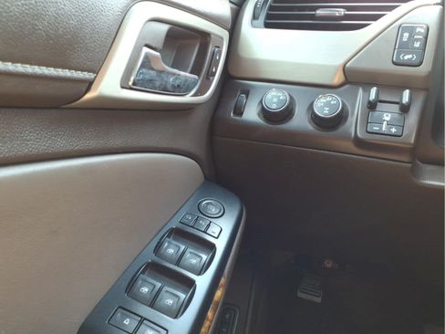 Used 2015 GMC Yukon Denali w/ Open Road Package AWD/4WD image 28