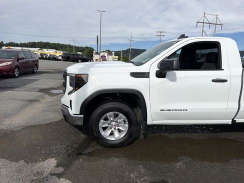 Used 2025 GMC Sierra 1500 Pro w/ Pro Value Package AWD/4WD image 11