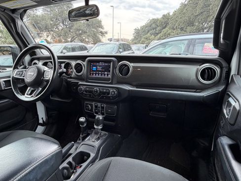 Used 2019 Jeep Wrangler Unlimited Sahara image 11