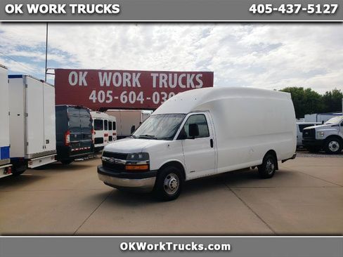 Used 2010 Chevrolet Express 3500 Extended RWD image 1