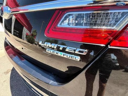Used 2013 Ford Taurus Limited FWD image 22