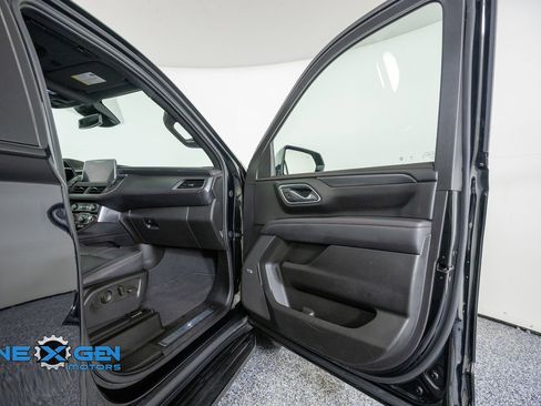 Used 2024 Chevrolet Suburban RST w/ Luxury Package AWD/4WD image 40