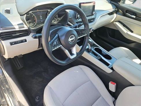Used 2024 Nissan Altima 2.5 SV FWD image 11