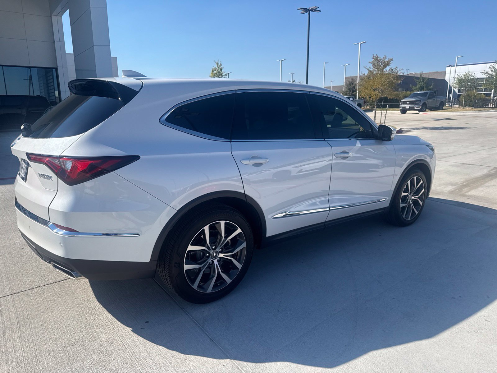 Used 2024 Acura MDX w/ Technology Package FWD image 3