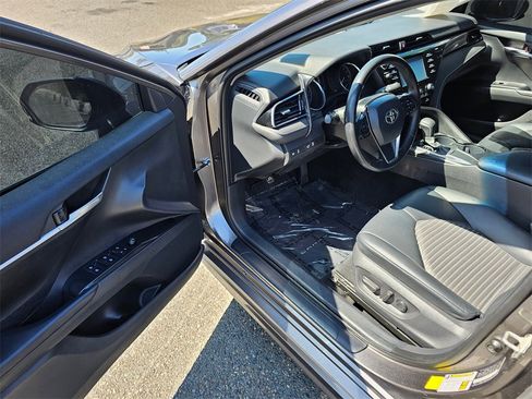 Used 2020 Toyota Camry SE image 15