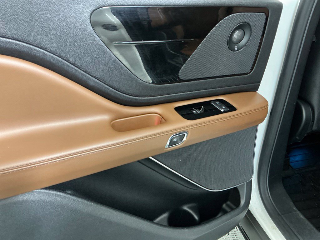 Used 2020 Lincoln Aviator Reserve w/ Equipment Group 201A RWD image 25
