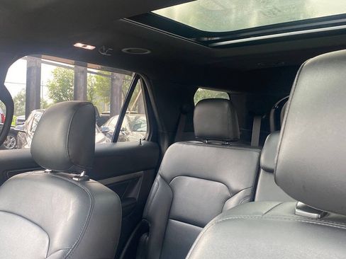 Used 2019 Ford Explorer XLT w/ Equipment Group 202A AWD/4WD image 26
