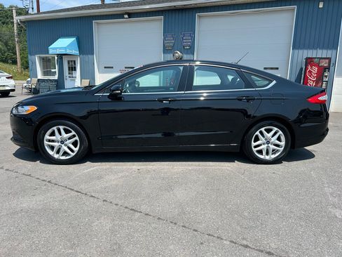 Used 2016 Ford Fusion SE FWD image 2