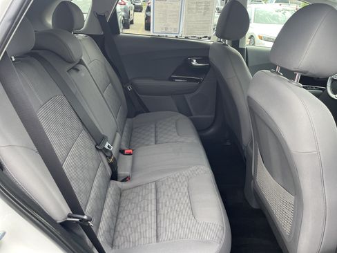 Used 2020 Kia Niro LXS FWD image 15