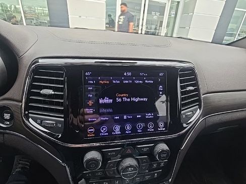 Used 2019 Jeep Grand Cherokee Overland image 4