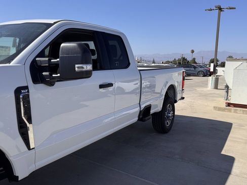 New 2025 Ford F350 XLT w/ FX4 Off-Road Package image 9