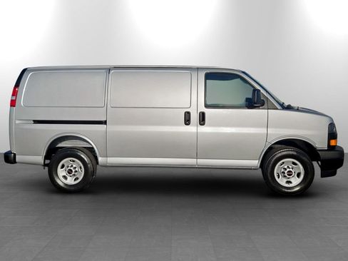 New 2026 GMC Savana 3500 w/ Driver Convenience Package RWD image 5