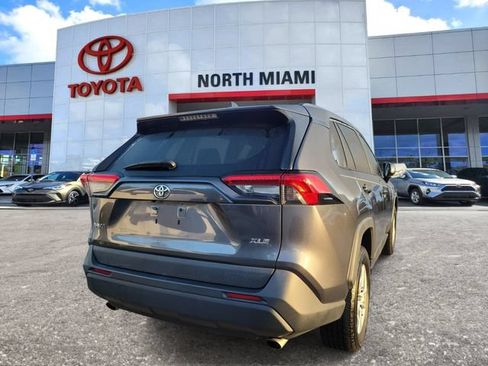 Used 2021 Toyota RAV4 XLE FWD image 4