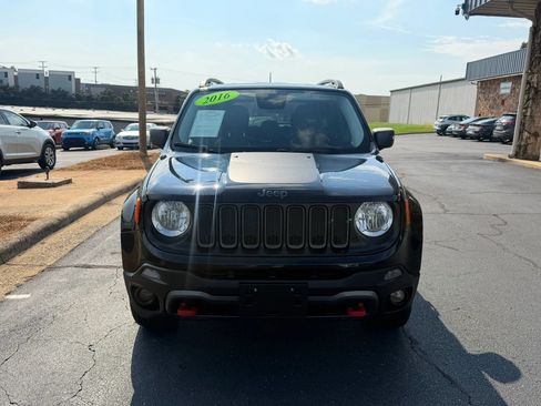 Used 2016 Jeep Renegade Trailhawk w/ Premium Trailhawk Package AWD/4WD image 2