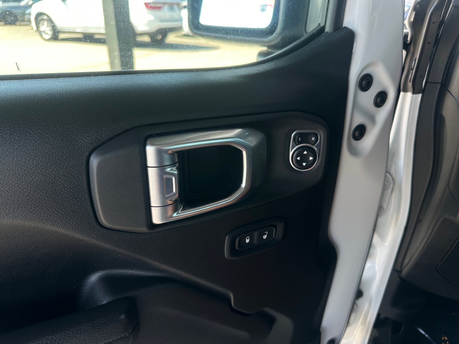 Used 2024 Jeep Wrangler Unlimited w/ Convenience Group AWD/4WD image 17