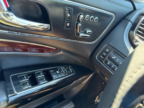 Used 2015 Kia K900 Luxury w/ VIP Package (Discontinued) RWD image 29