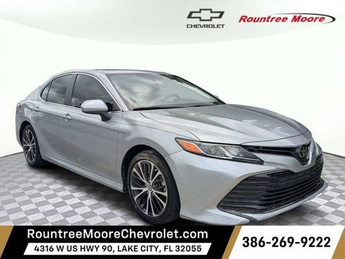 Used 2020 Toyota Camry XSE FWD image 1