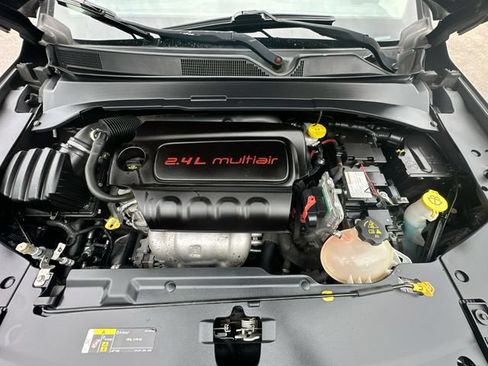 Used 2018 Jeep Compass Latitude w/ Cold Weather Group FWD image 27
