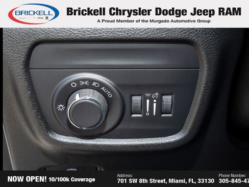 Used 2023 Jeep Grand Cherokee L Laredo image 32