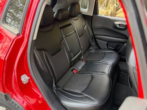 Used 2018 Jeep Compass Latitude FWD image 35