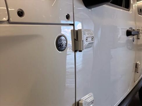 Used 2022 Jeep Gladiator Sport AWD/4WD image 4