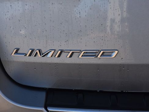 Used 2023 Ford Explorer Limited image 7