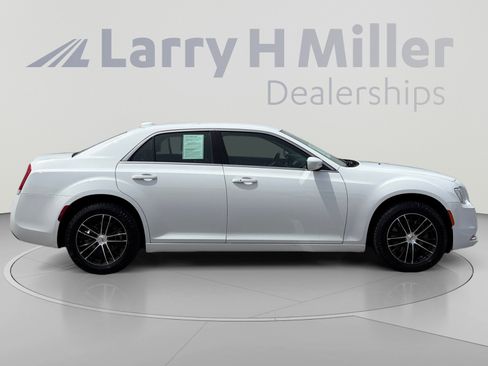 Used 2021 Chrysler 300 Touring w/ Driver Convenience Group AWD/4WD image 6