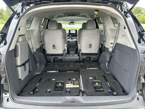 Used 2023 Toyota Sienna LE AWD/4WD image 27