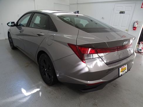 Used 2023 Hyundai Elantra SEL FWD image 17