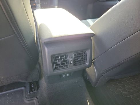 Used 2025 Toyota Camry SE image 12