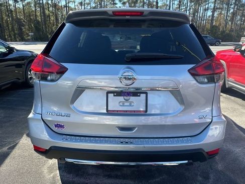 Used 2018 Nissan Rogue SV w/ Premium Package image 5