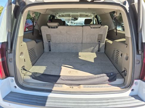 Used 2019 Chevrolet Suburban LT image 34
