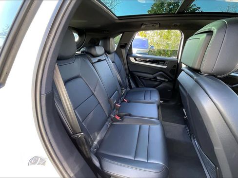 Used 2024 Porsche Cayenne image 28