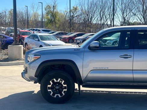 Used 2016 Toyota Tacoma TRD Off-Road image 7