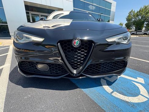 Used 2018 Alfa Romeo Giulia AWD image 2