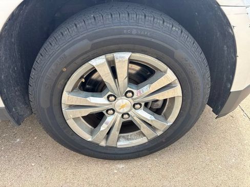 Used 2017 Chevrolet Equinox LS FWD image 24