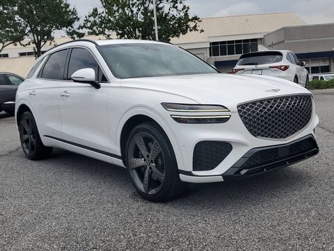 Used 2023 Genesis GV70 2.5T w/ Sport Prestige Package AWD/4WD image 3