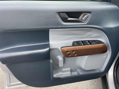 Used 2022 Ford Maverick Lariat FWD image 12