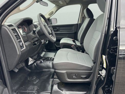 Used 2023 RAM 1500 4x4 Crew Cab Classic w/ Chrome Appearance Group image 13