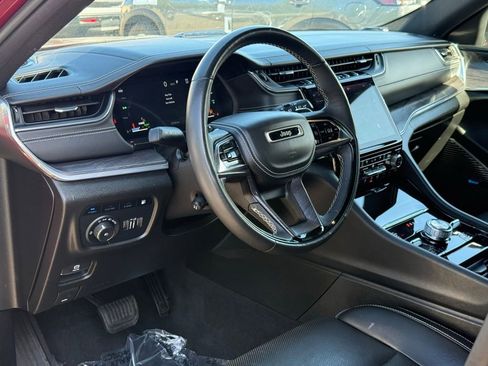 Used 2023 Jeep Grand Cherokee Overland w/ Advanced Protech Group III AWD/4WD image 5