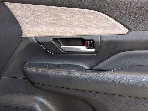 Used 2024 Toyota Grand Highlander Limited image 32