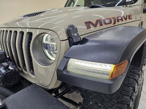 Used 2020 Jeep Gladiator Mojave AWD/4WD image 10
