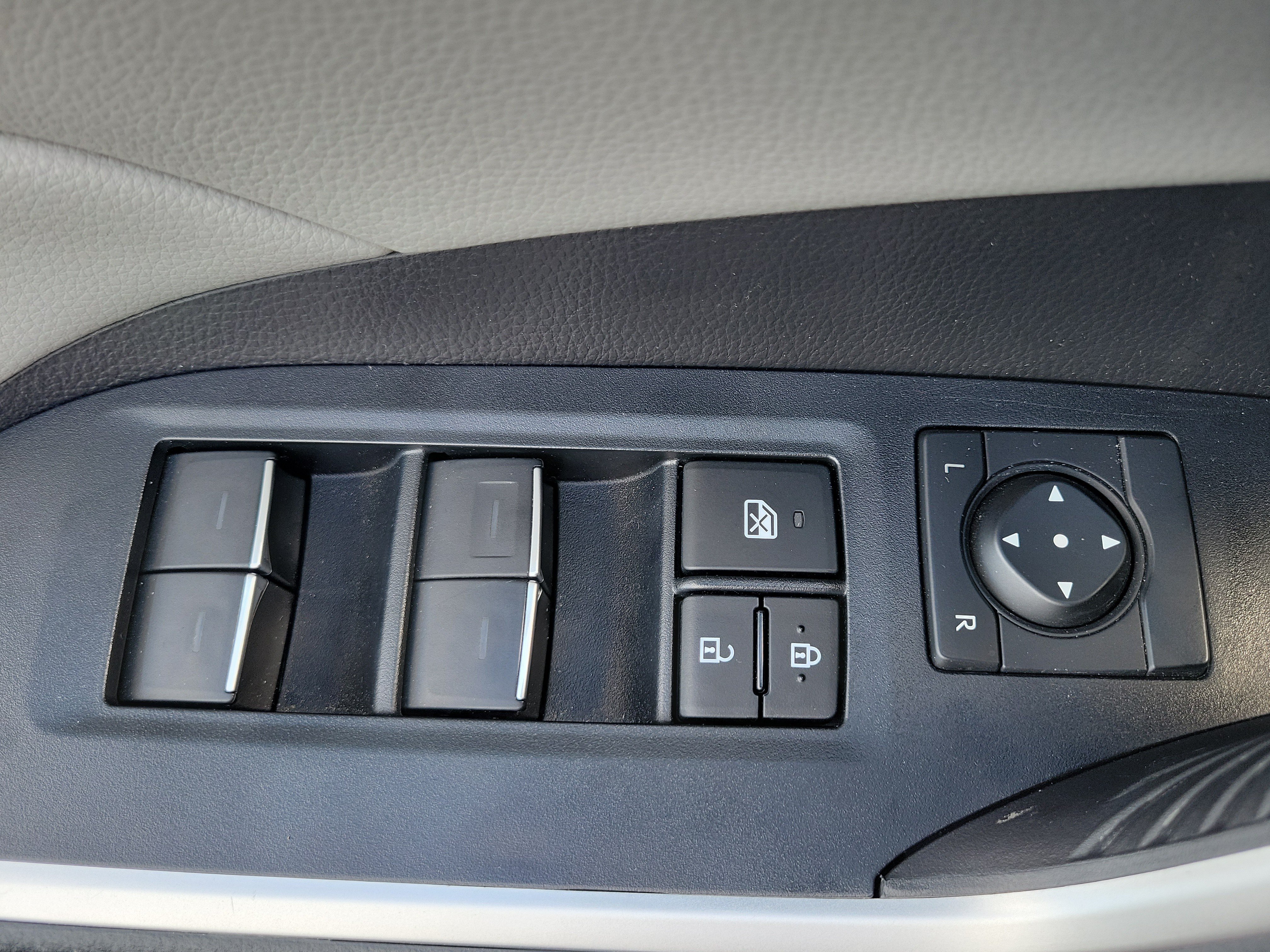 Used 2023 Toyota RAV4 XLE w/ Convenience Package FWD image 22