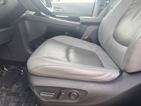 Certified 2023 Toyota Sienna Limited image 5