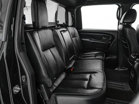 Used 2019 Nissan Titan SL w/ Midnight Edition image 33