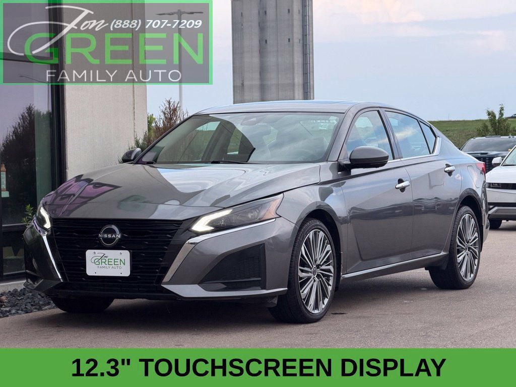 Used 2023 Nissan Altima AWD image 1