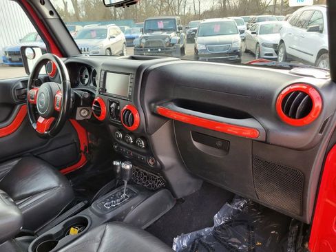 Used 2016 Jeep Wrangler Unlimited Rubicon w/ Dual Top Group AWD/4WD image 14