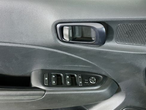 Used 2025 Hyundai Venue Limited image 15